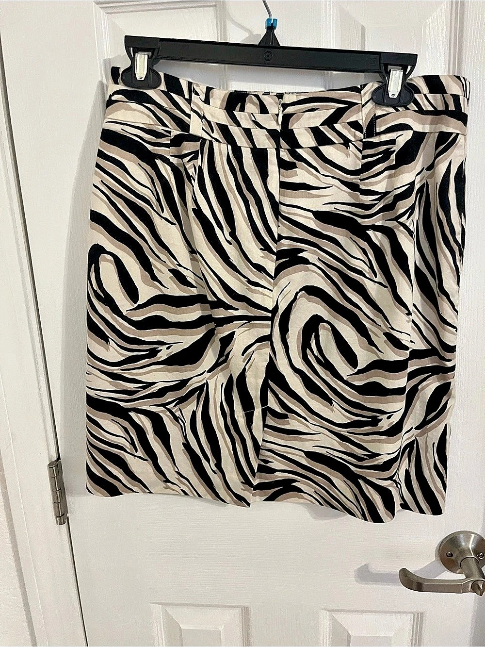 LOFT Animal Print Mini Skirt in Black & White Size 6 Like New